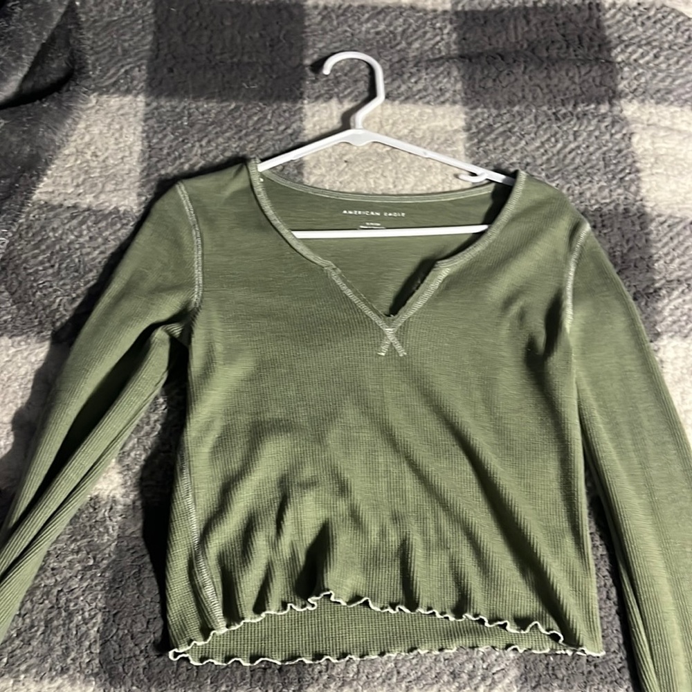 American Eagle long sleeve cropped shirt size small